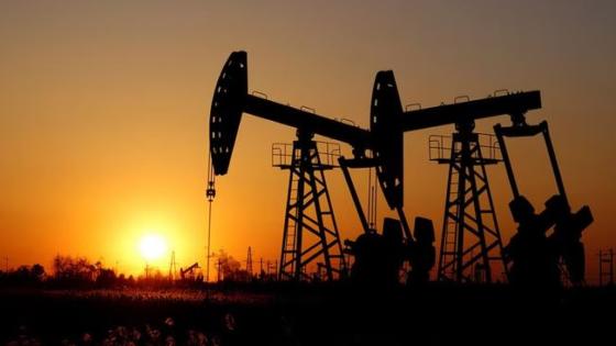 أسعار النقط وعقود خام برنت تتراجع إلى 82.60 دولار للبرميل الواحد
